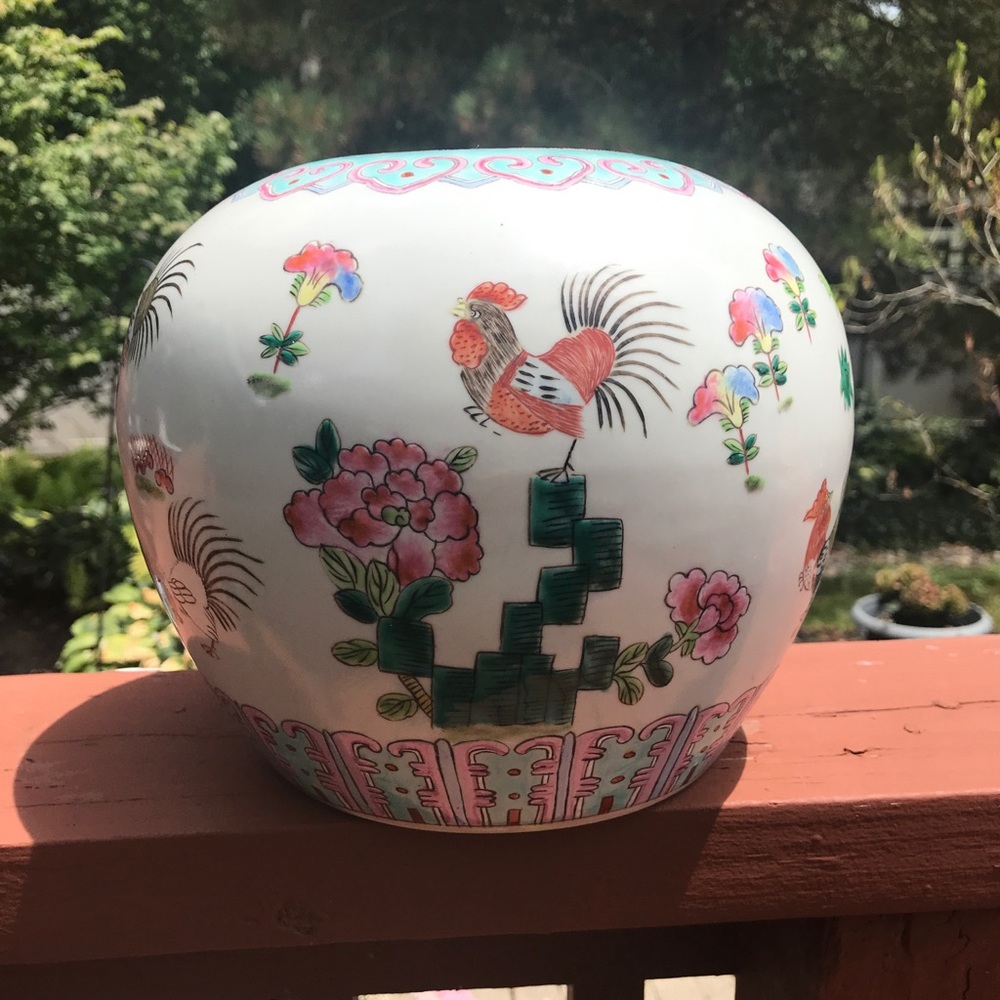 Beautiful ceramic Chinese Pot
